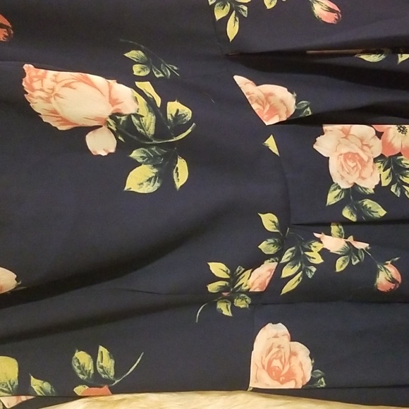 Floral Pleated Dress - Picture 3 of 4